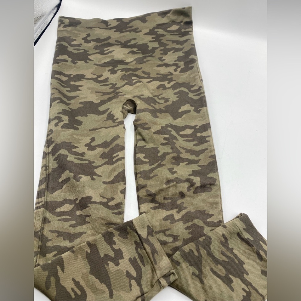 Spanx Look At Me Now Seamless Leggings Women's Camo Green Workout Gym Yoga Large